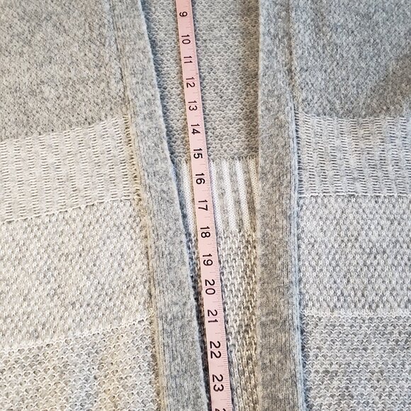 Cozy Soft Grey Banana Republic Sweater Wrap Cardigan Style Snug - Picture 14 of 16